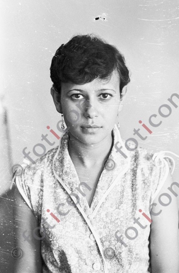 Junge Frau | Young woman - Foto Harder-003_0434_0412Bild007.jpg | foticon.de - Bilddatenbank für Motive aus Geschichte und Kultur
